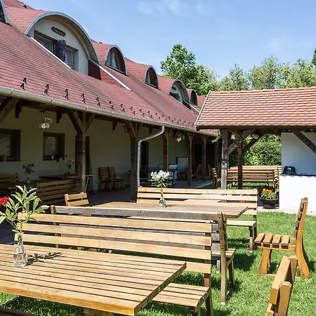 Couette-café Bikavolgyi Panzio *
